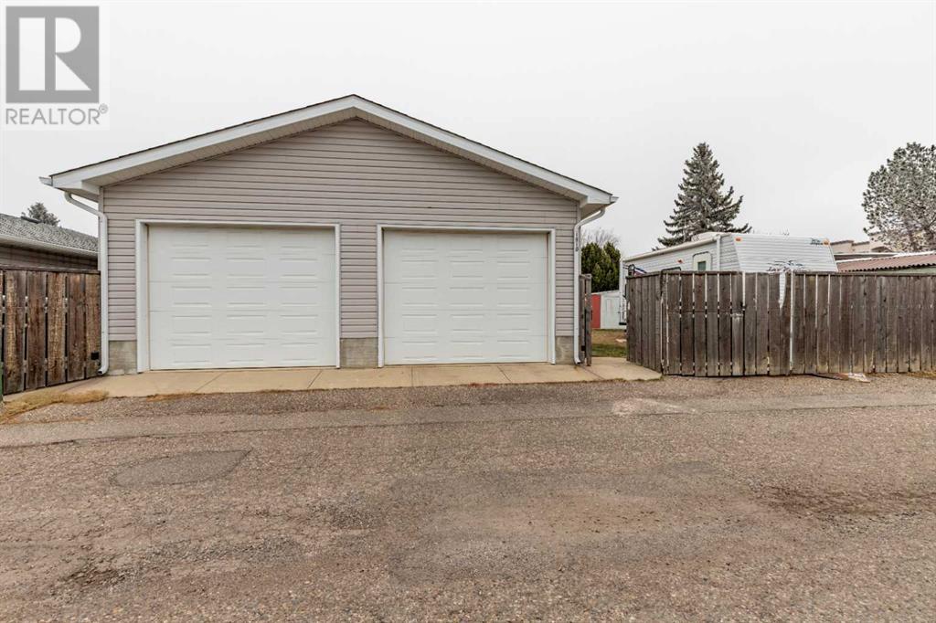 1910 Lakepoint Road S, Lethbridge, Alberta  T1K 3H6 - Photo 41 - A2183696