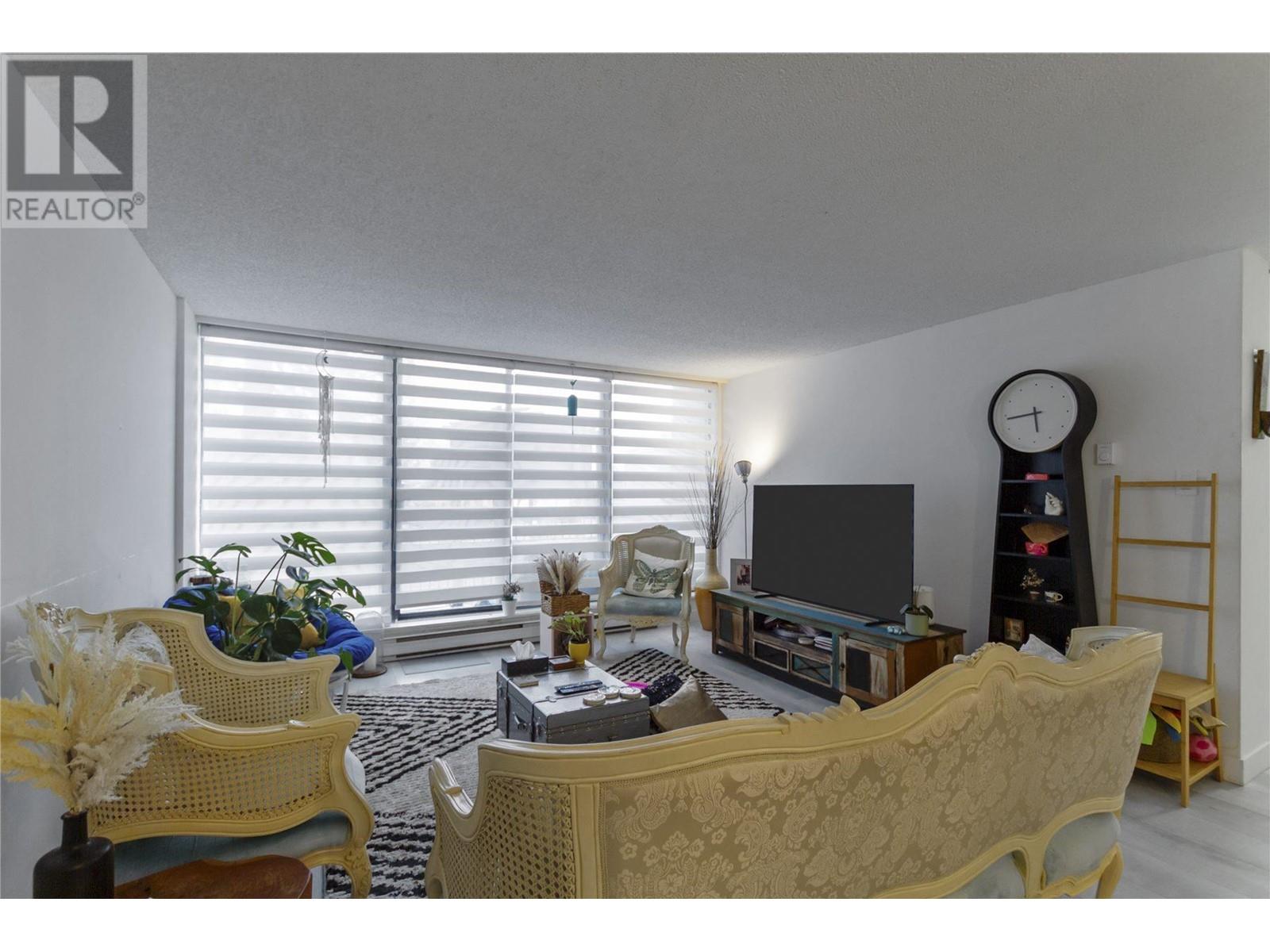 201 6540 Burlington Avenue, Burnaby, British Columbia  V5H 4G3 - Photo 3 - R2950951
