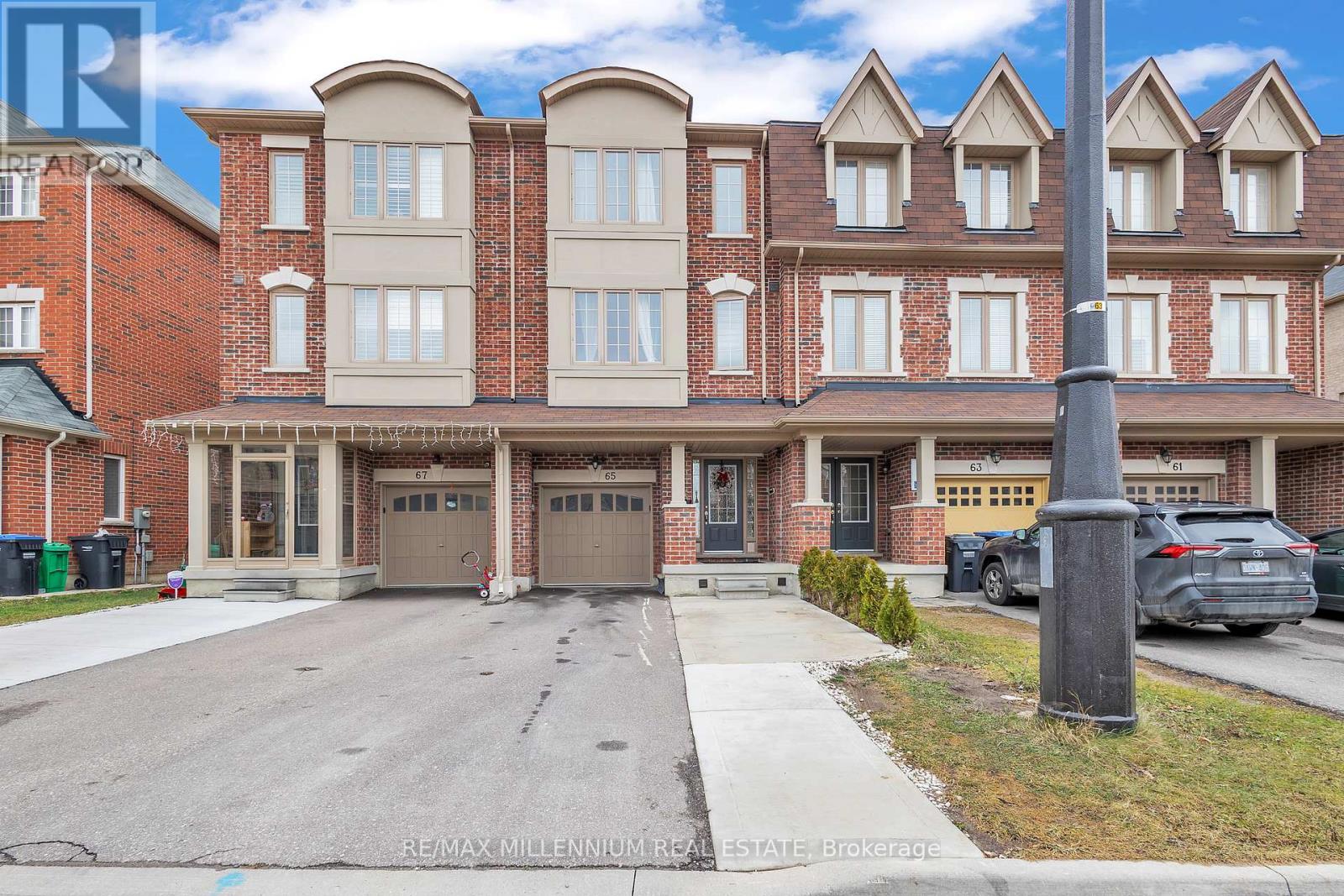 65 New Pines TrailBrampton (Heart Lake East), Ontario  L6Z 0H6 - Photo 4 - W11896392