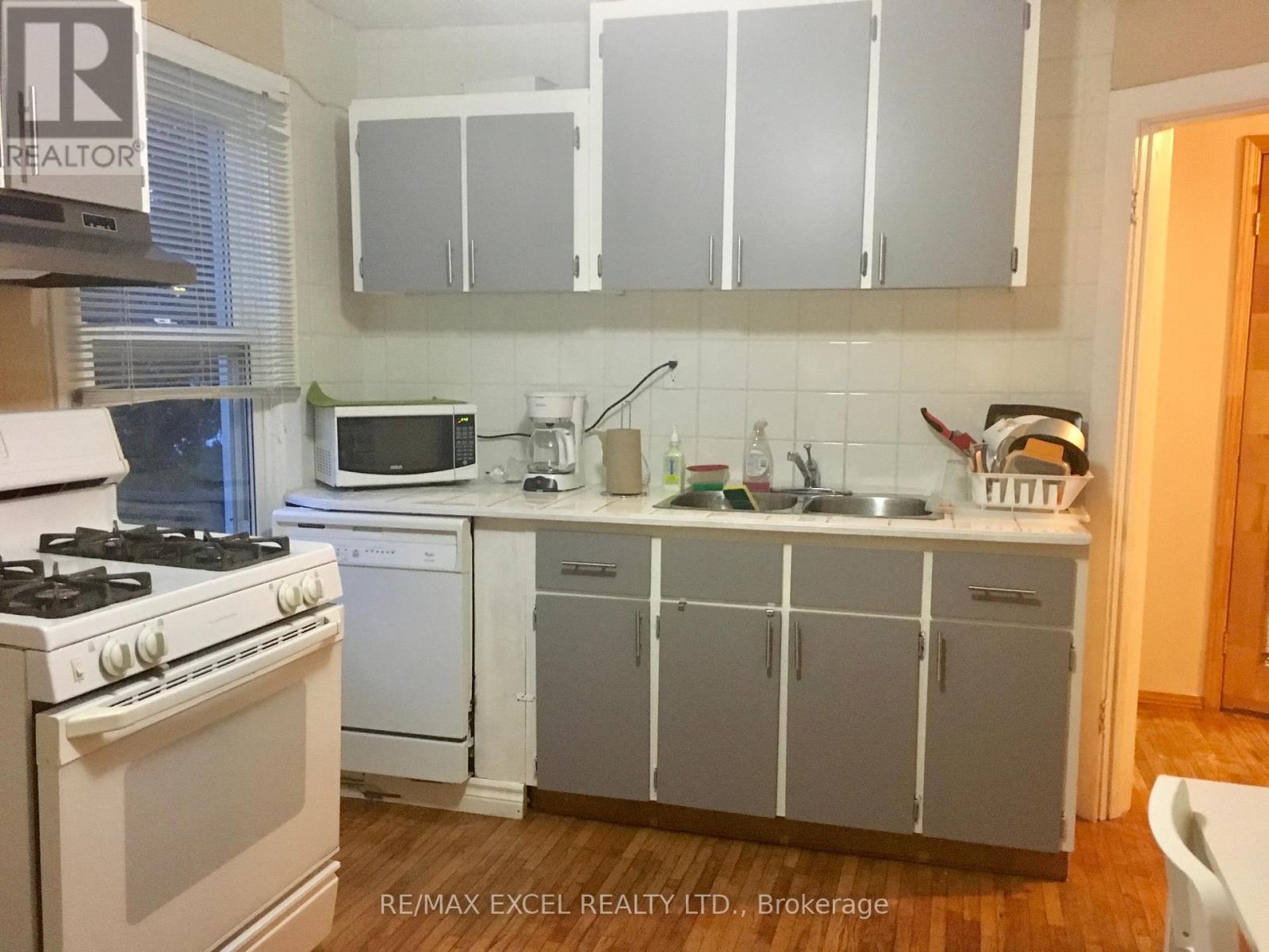 Property at 9 MACKLIN STREET N image 4