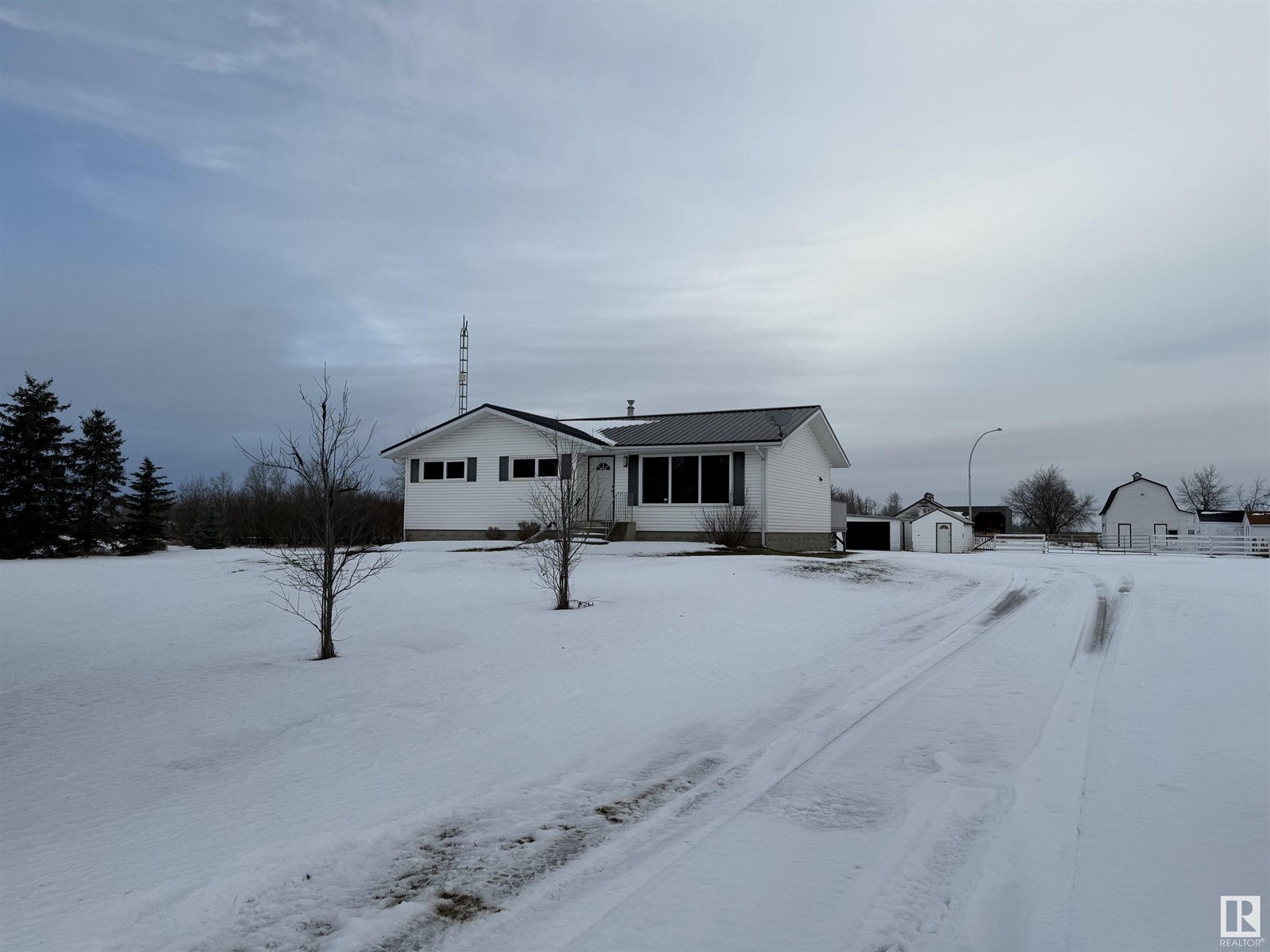 153080 Twp Rd 565, Rural Two Hills County, Alberta  T0B 4R0 - Photo 3 - E4409778