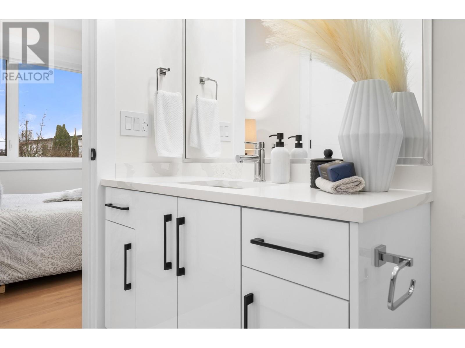 Listing Picture 30 of 40 : 1 7668 MAIN STREET, Vancouver / 溫哥華 - 魯藝地產 Yvonne Lu Group - MLS Medallion Club Member