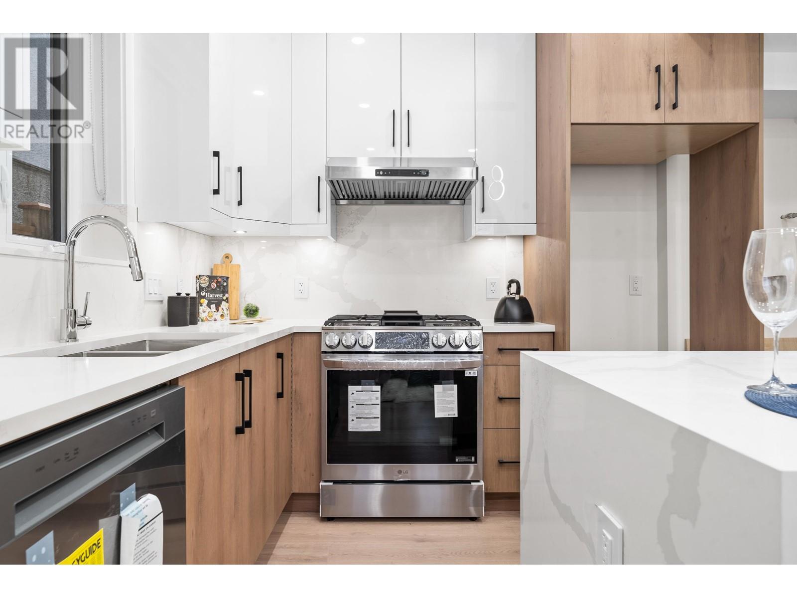 Listing Picture 11 of 40 : 1 7668 MAIN STREET, Vancouver / 溫哥華 - 魯藝地產 Yvonne Lu Group - MLS Medallion Club Member