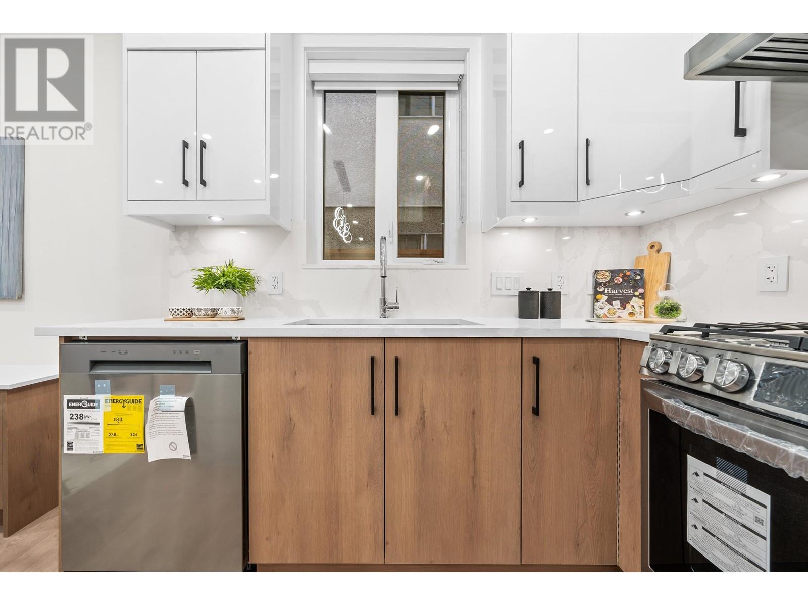 Listing Picture 32 of 40 : 1 7668 MAIN STREET, Vancouver / 溫哥華 - 魯藝地產 Yvonne Lu Group - MLS Medallion Club Member