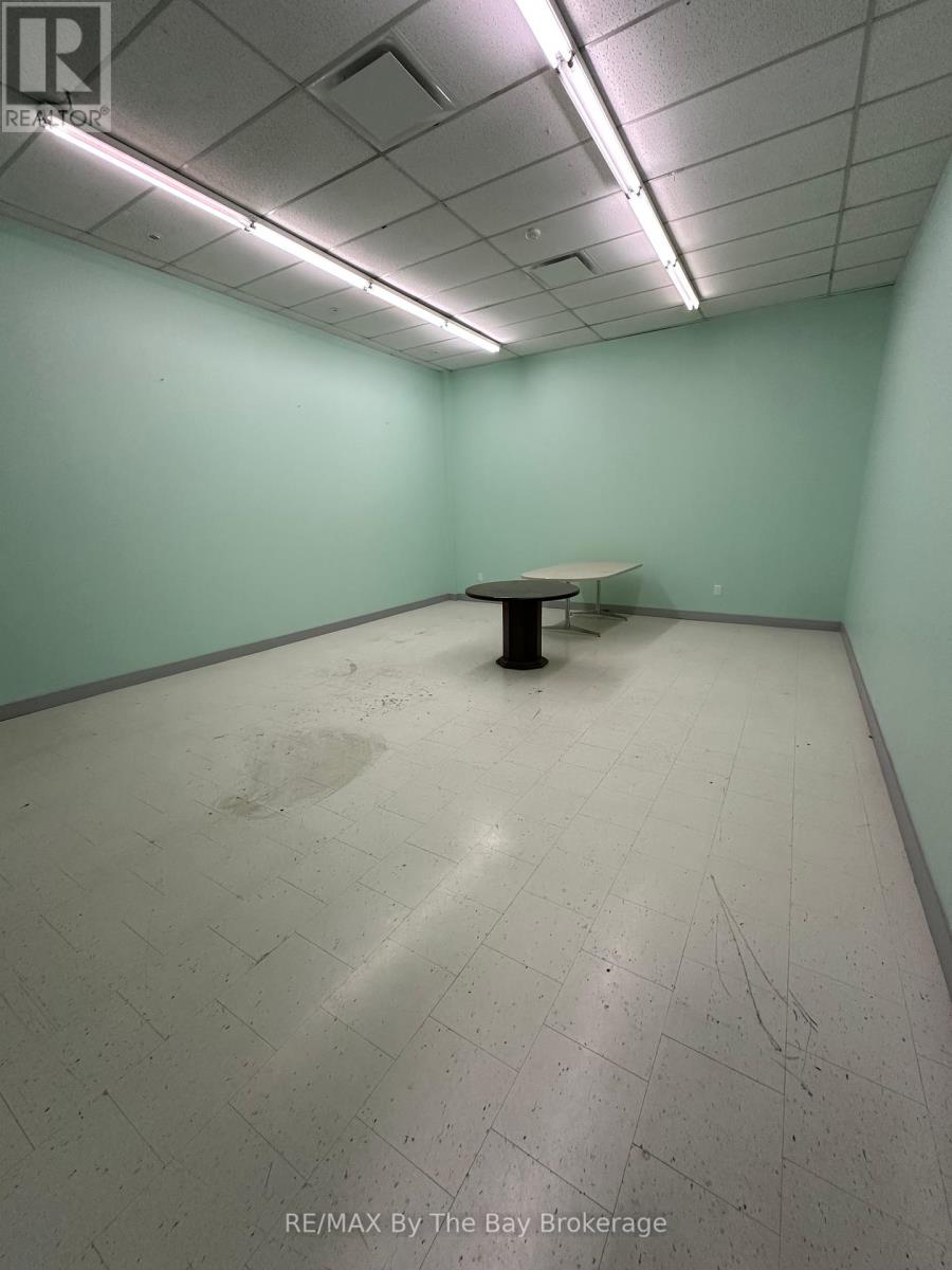 3 - 818 Mosley Street, Wasaga Beach, Ontario  L9Z 2J3 - Photo 2 - S11896533