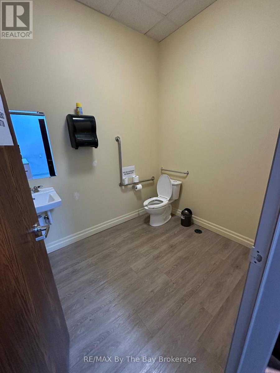 3 - 818 Mosley Street, Wasaga Beach, Ontario  L9Z 2J3 - Photo 4 - S11896533