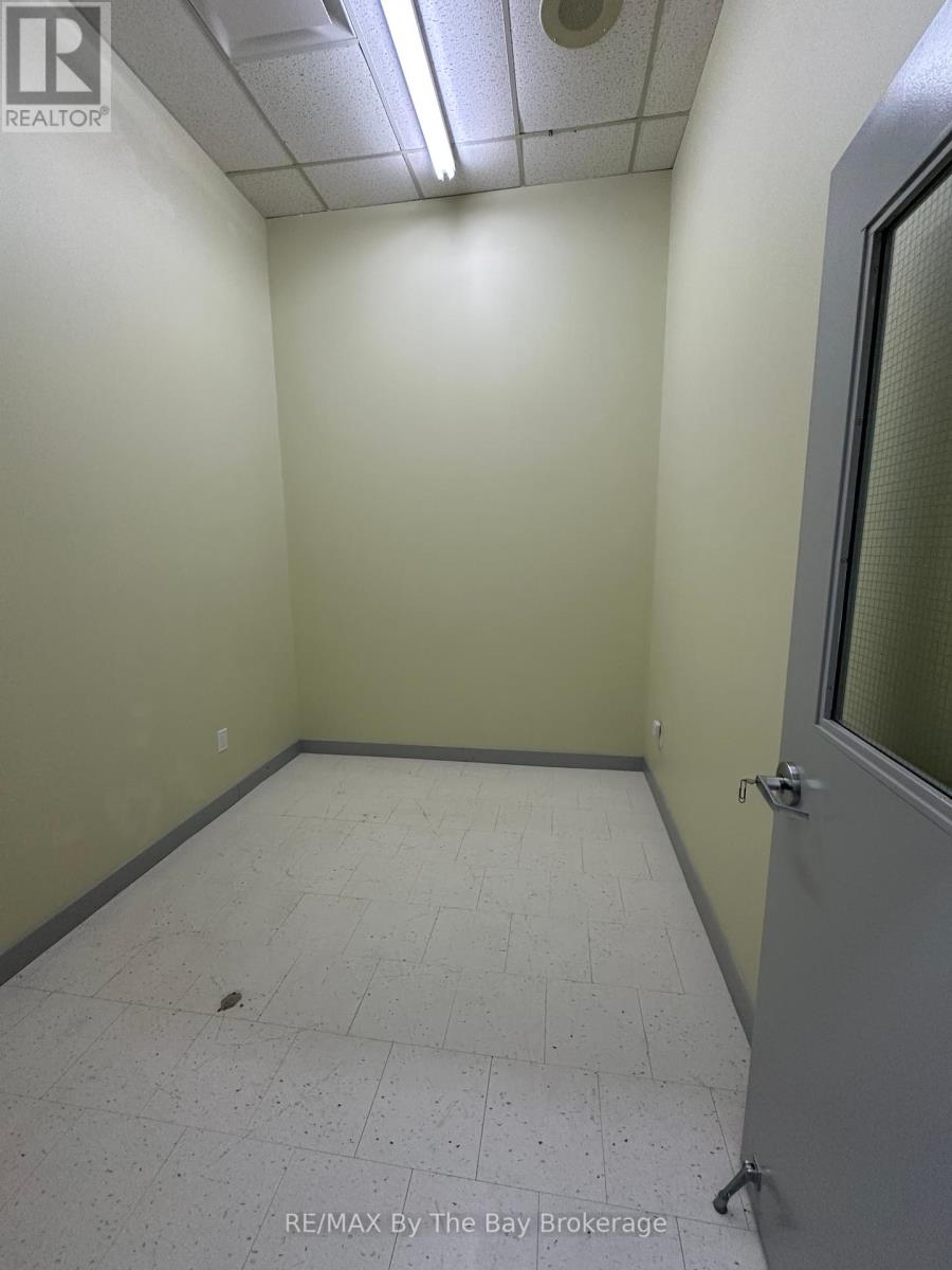 3 - 818 Mosley Street, Wasaga Beach, Ontario  L9Z 2J3 - Photo 5 - S11896533