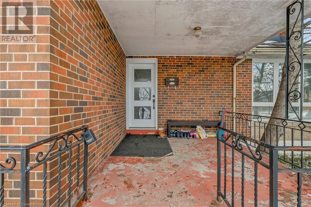9 Mulock AvenueHamilton, Ontario  L8T 1H2 - Photo 4 - 40684942