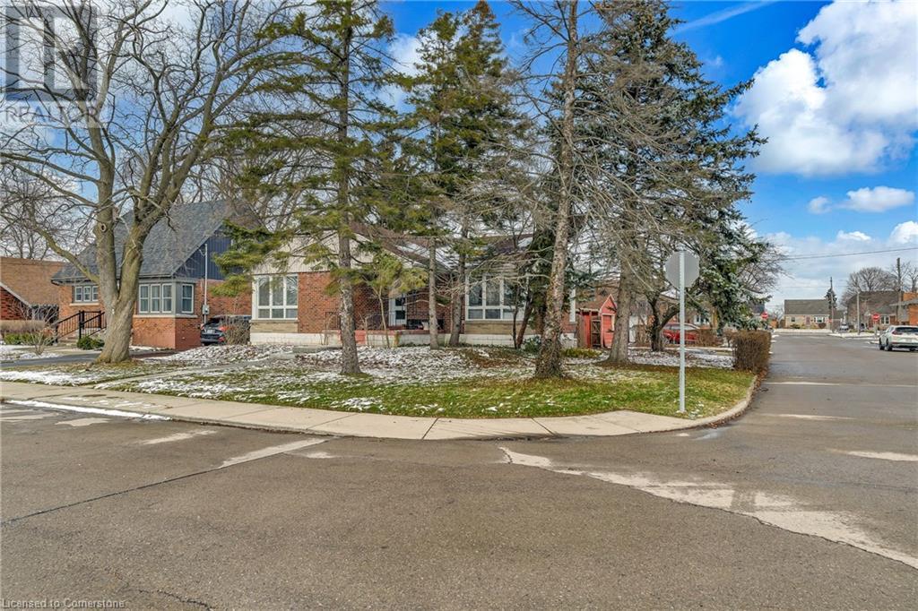 9 Mulock AvenueHamilton, Ontario  L8T 1H2 - Photo 3 - 40684942