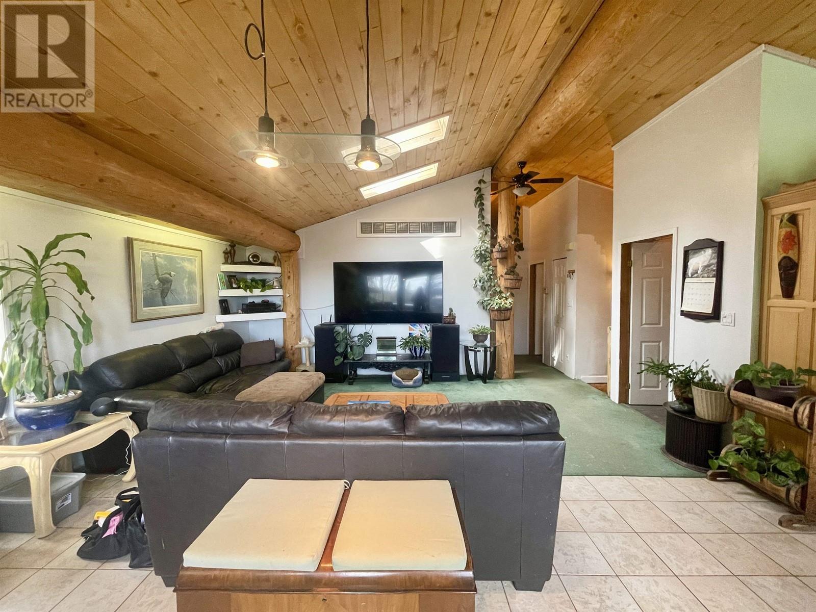 6192 Hunt Road, 100 Mile House, British Columbia  V0K 2E3 - Photo 2 - R2950976