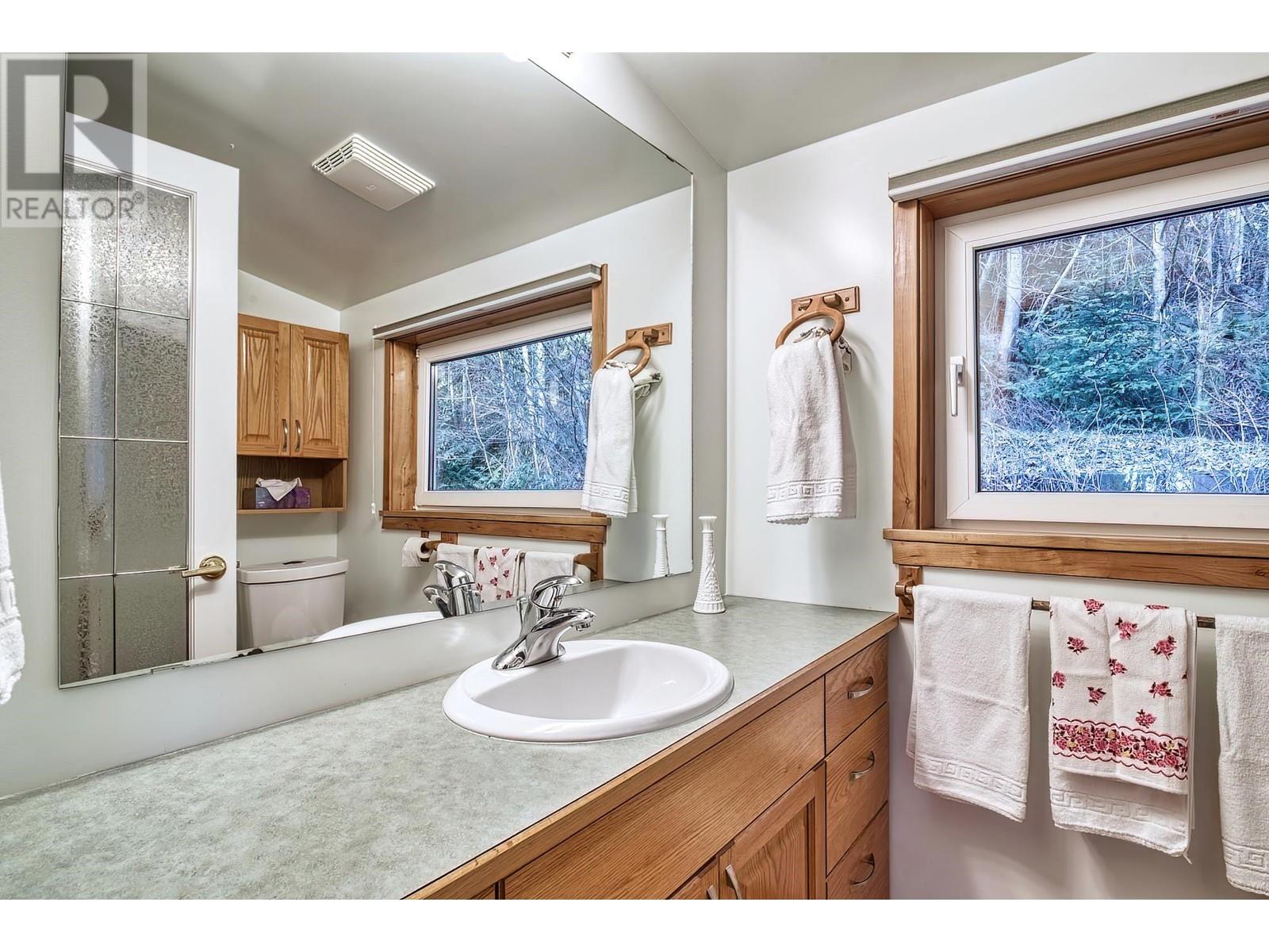 1390 Gower Point Road, Gibsons, British Columbia  V0N 1V3 - Photo 8 - R2950211