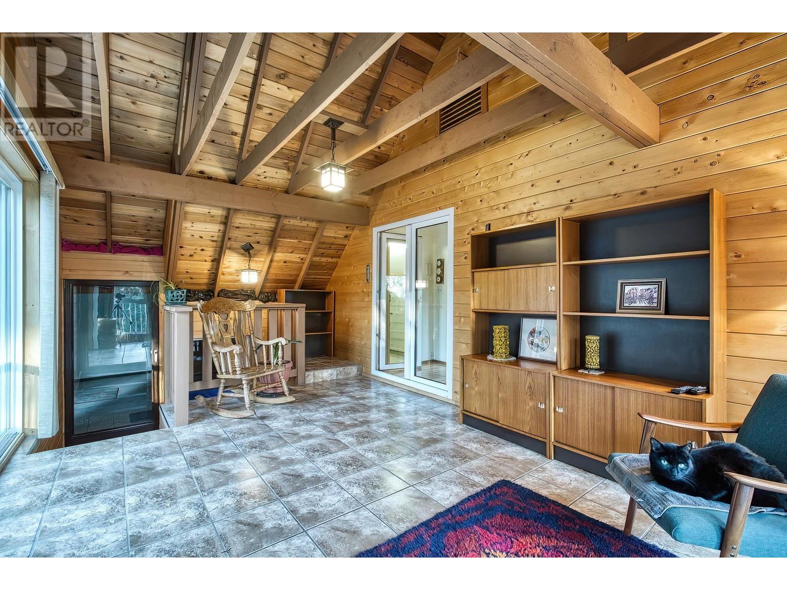 1390 Gower Point Road, Gibsons, British Columbia  V0N 1V3 - Photo 14 - R2950211