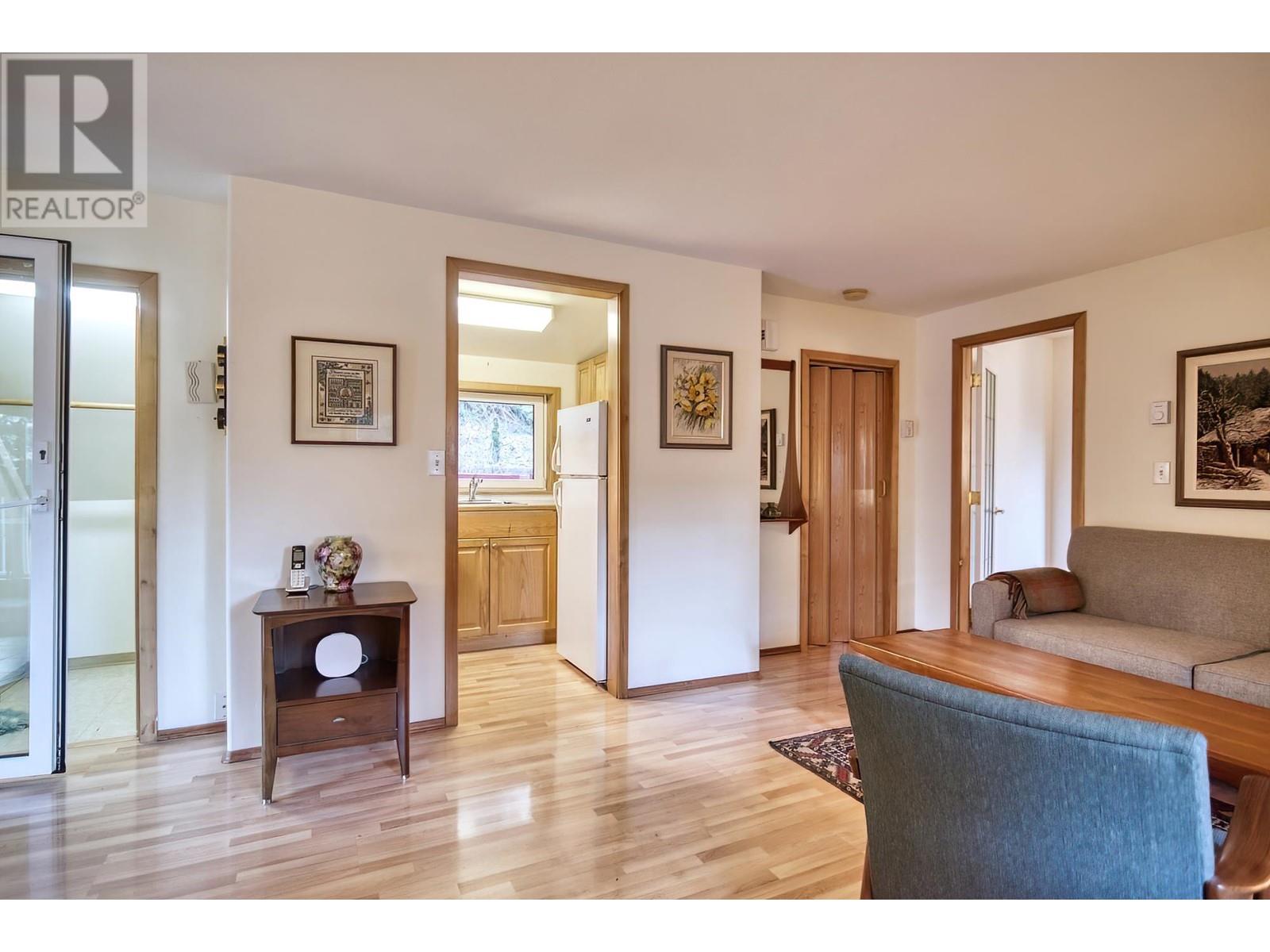 1390 Gower Point Road, Gibsons, British Columbia  V0N 1V3 - Photo 10 - R2950211