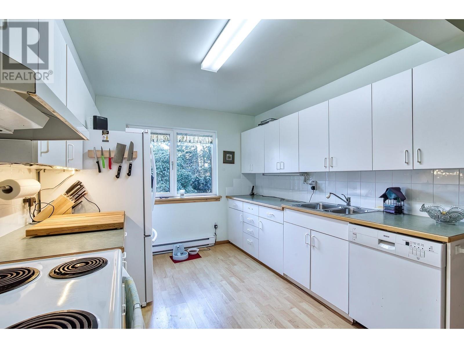 1390 Gower Point Road, Gibsons, British Columbia  V0N 1V3 - Photo 24 - R2950211