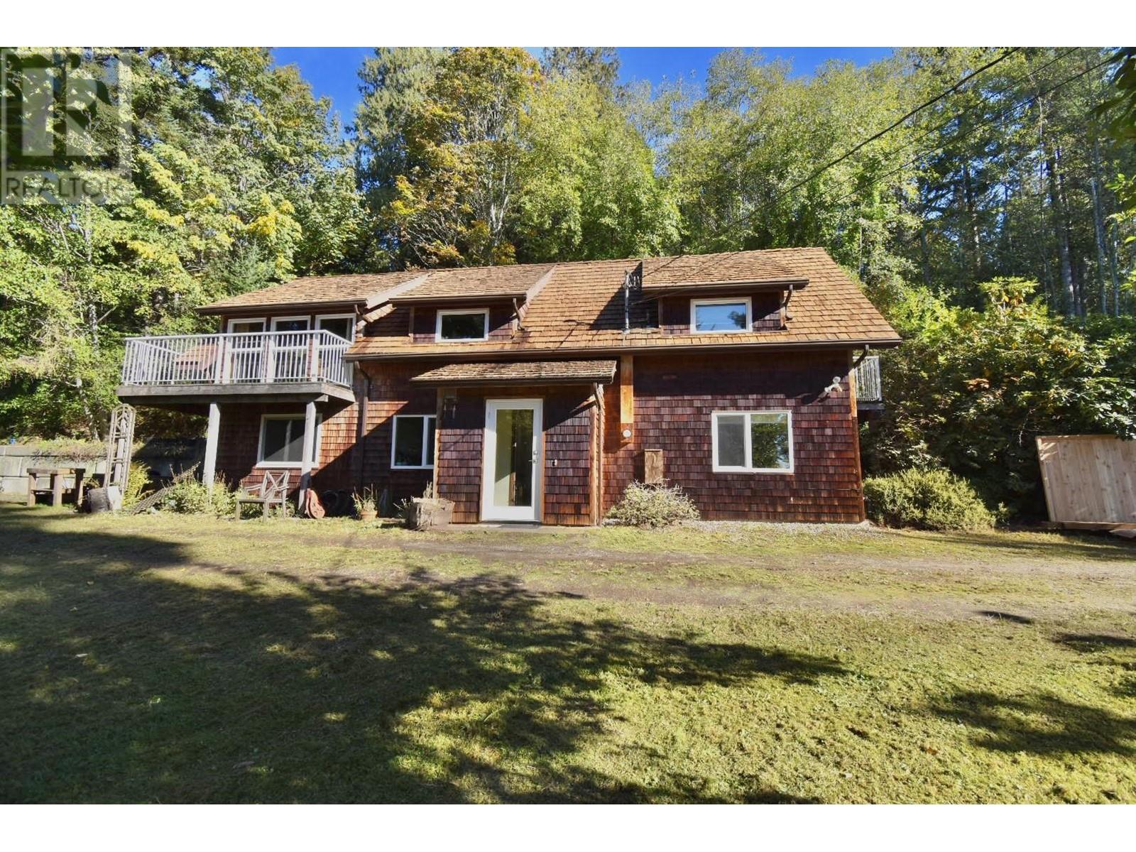1390 Gower Point Road, Gibsons, British Columbia  V0N 1V3 - Photo 1 - R2950211