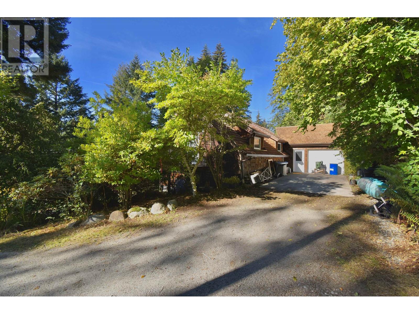 1390 Gower Point Road, Gibsons, British Columbia  V0N 1V3 - Photo 2 - R2950211