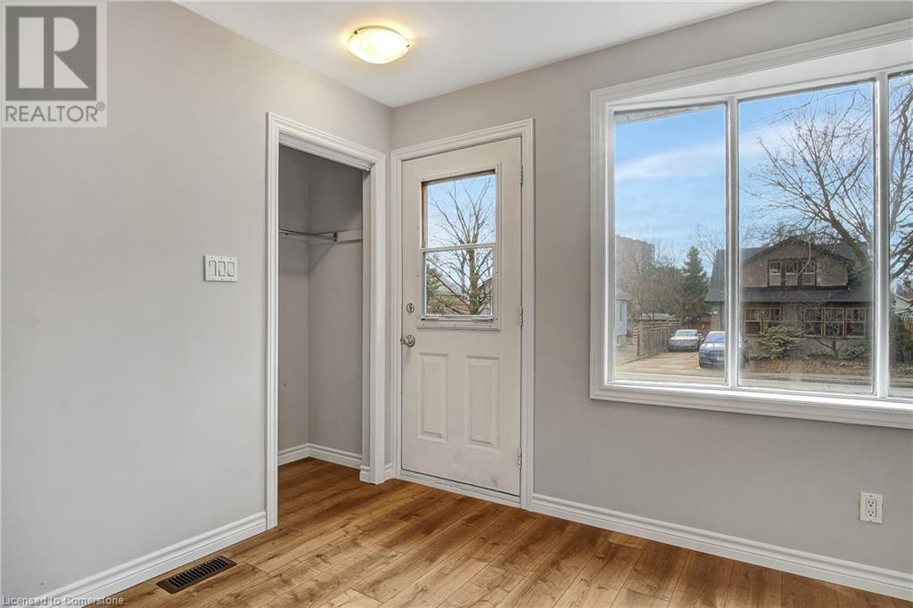24 Crombie StreetCambridge, Ontario  N1S 1Y4 - Photo 3 - 40685619