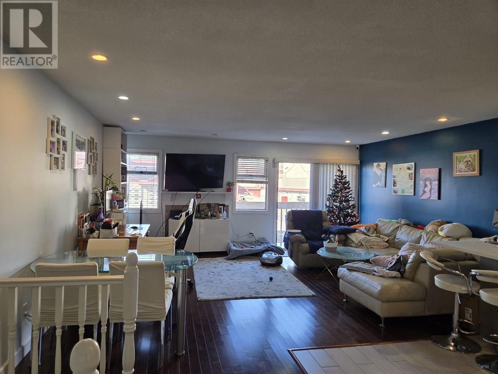 Property at 6 7240 MOFFATT ROAD image 3