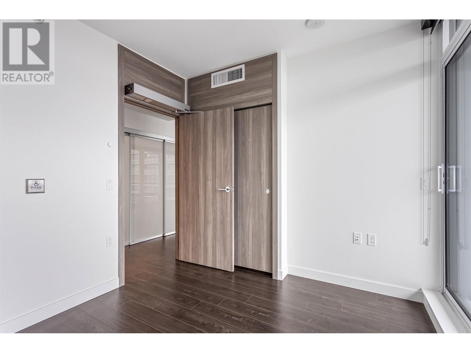 Listing Picture 13 of 32 : 4107 4720 LOUGHEED HIGHWAY, Burnaby / 本拿比 - 魯藝地產 Yvonne Lu Group - MLS Medallion Club Member