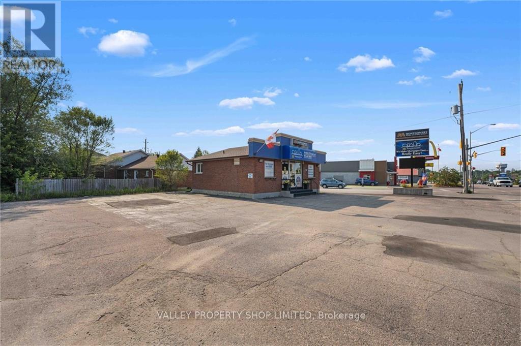 3436 Petawawa Boulevard, Petawawa, Ontario  K8H 1X5 - Photo 2 - X9516712