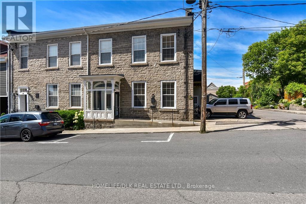 Property at 32 APPLE STREET image 1