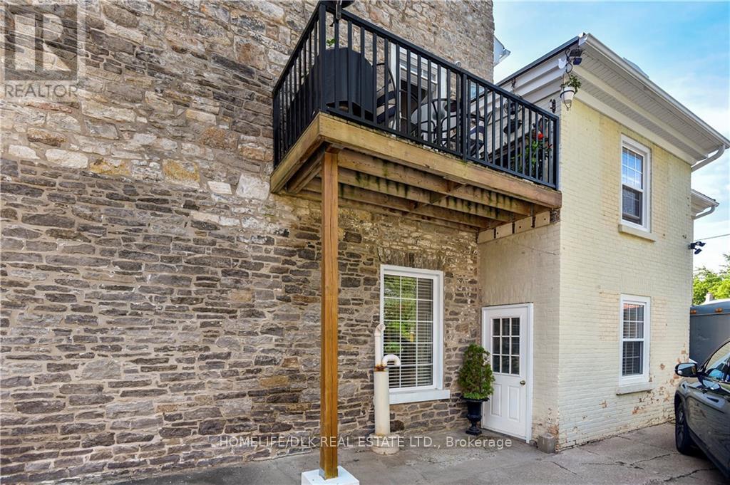 Property at 32 APPLE STREET image 2
