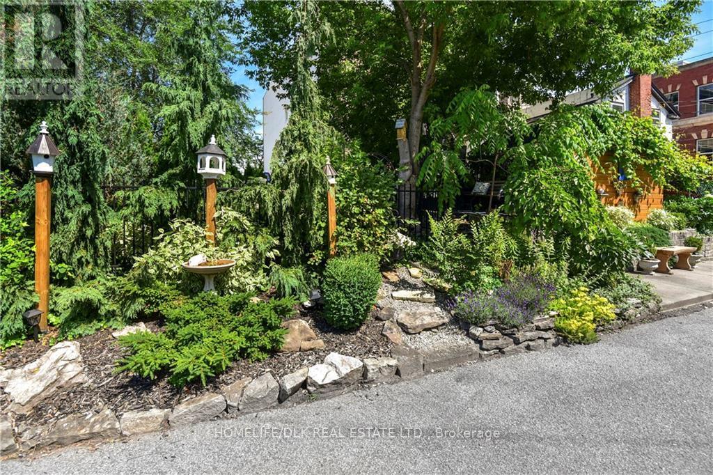 Property at 32 APPLE STREET image 3