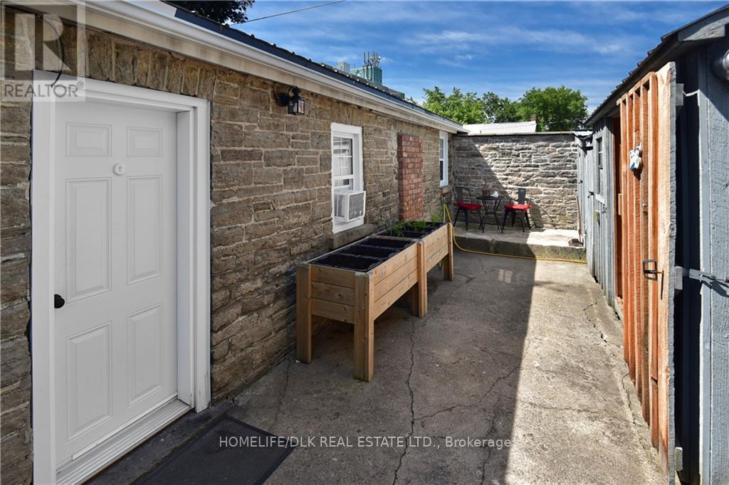 Property at 32 APPLE STREET image 4