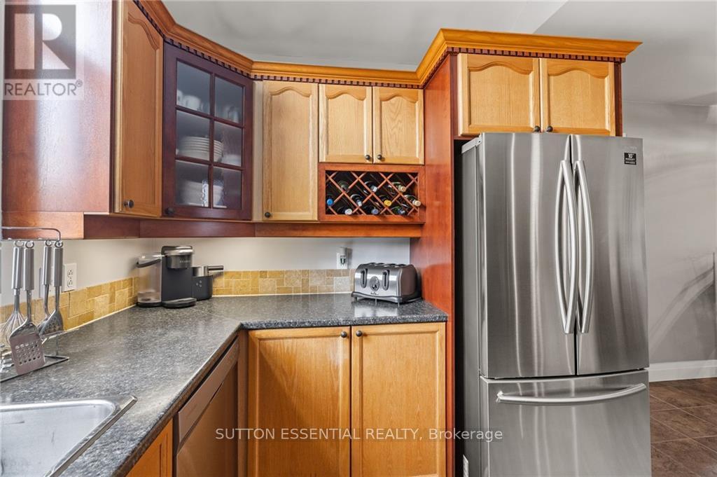 Property at 408 PEARL STREET W image 4