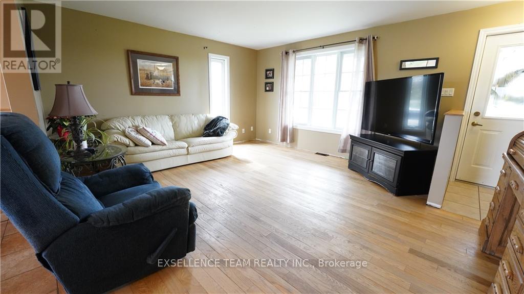 19100 Kenyon Conc Rd 7 Road, North Glengarry, Ontario  K0C 1A0 - Photo 13 - X9502534