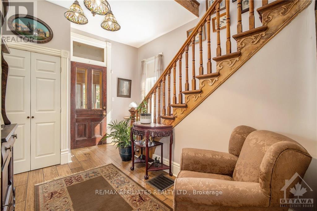 15 Carleton Street, Rideau Lakes, Ontario  K0G 1P0 - Photo 4 - X9522127