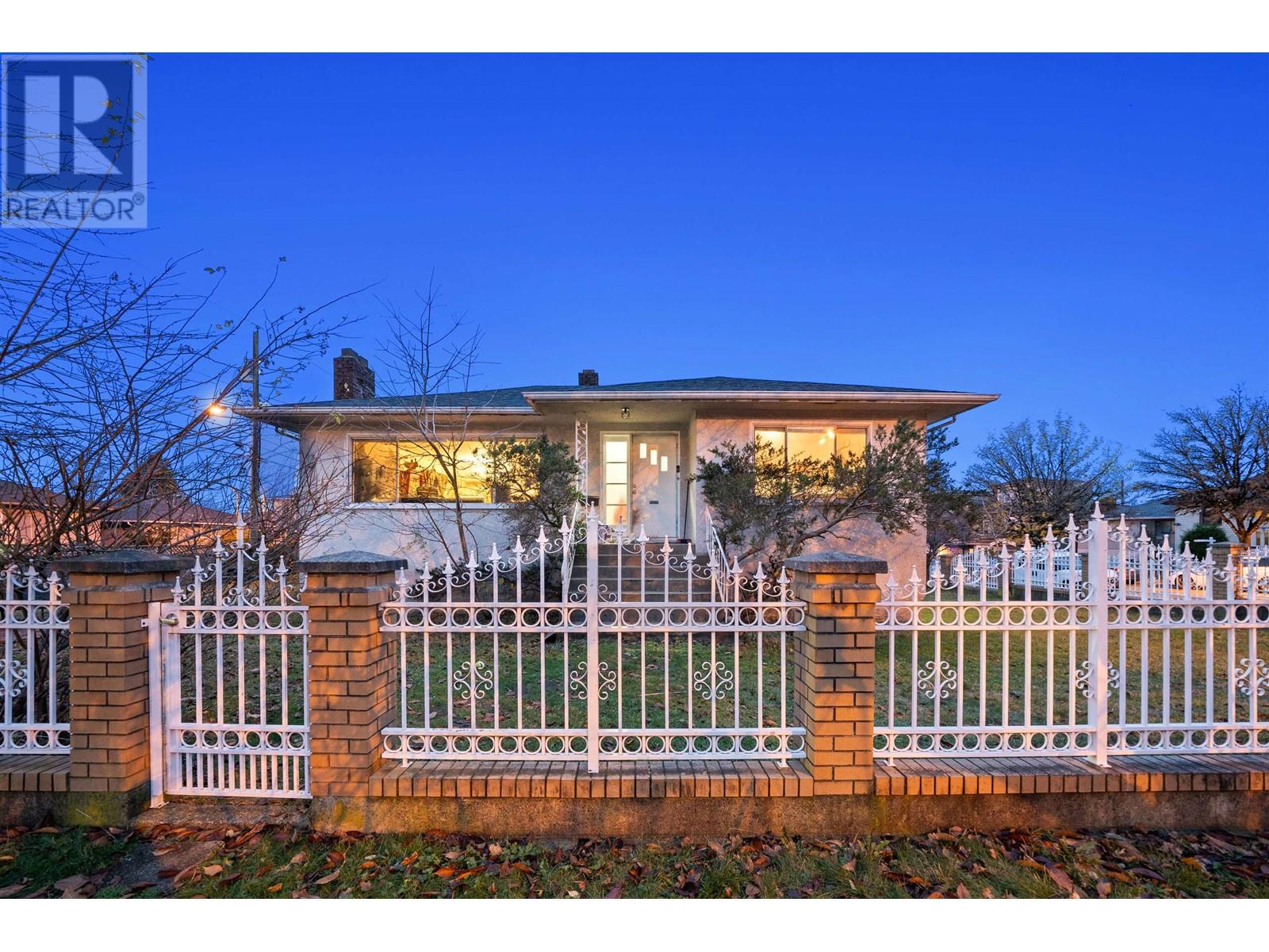 6425 DOMAN STREET, vancouver, British Columbia