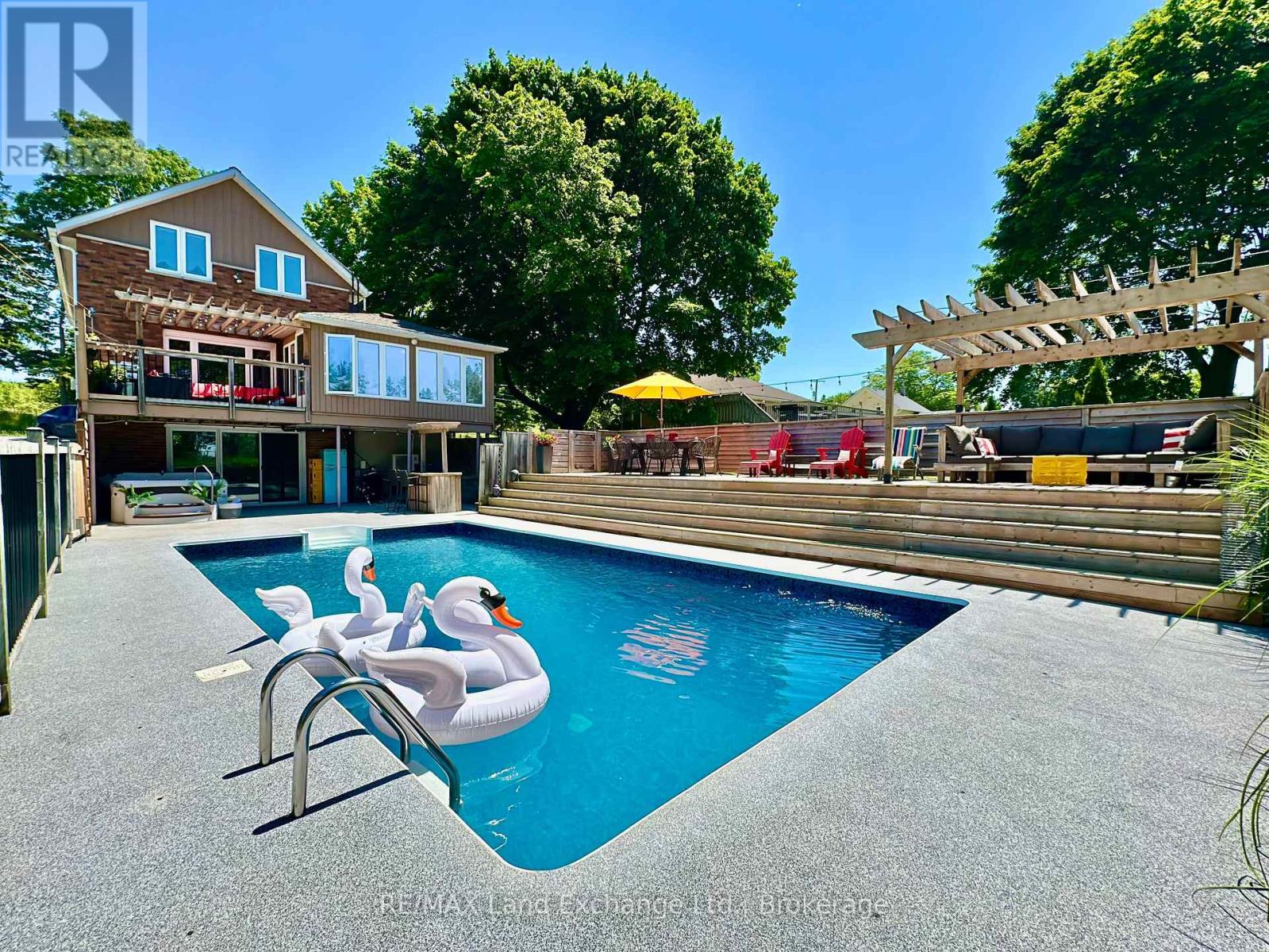 1186 Queen Street, Kincardine, Ontario  N2Z 1G5 - Photo 2 - X11888739