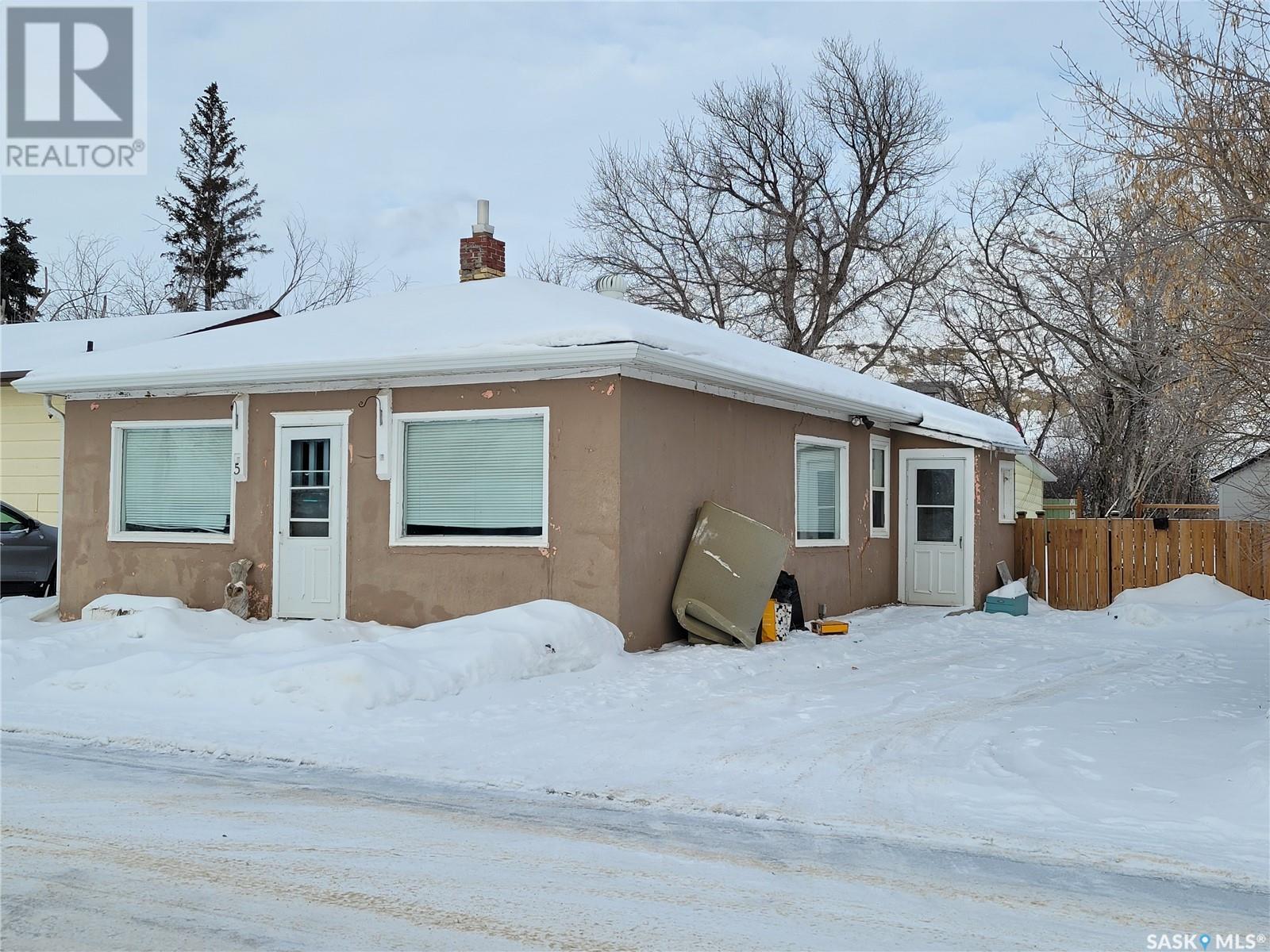 5 St Mary Avenue, Lebret, Saskatchewan  S0G 2Y0 - Photo 2 - SK990786