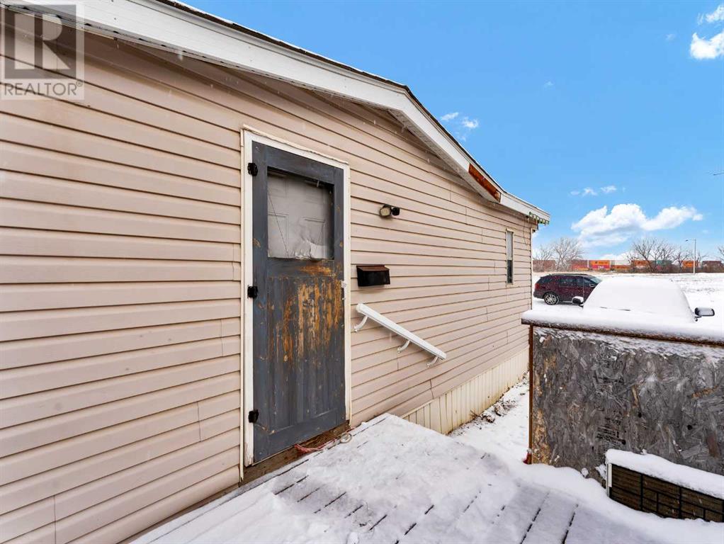 327 1 Street Ne, Redcliff, Alberta  T0J 2P0 - Photo 4 - A2182369