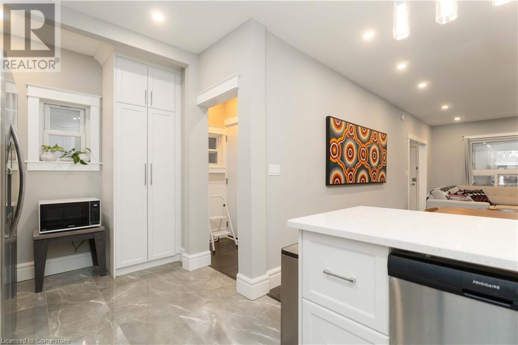 17 Spadina Avenue S, Hamilton, Ontario  L8M 2W8 - Photo 9 - 40685517