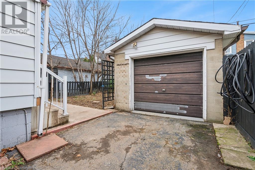 28 Connaught Avenue N, Hamilton, Ontario  L8L 6Y7 - Photo 17 - 40685295
