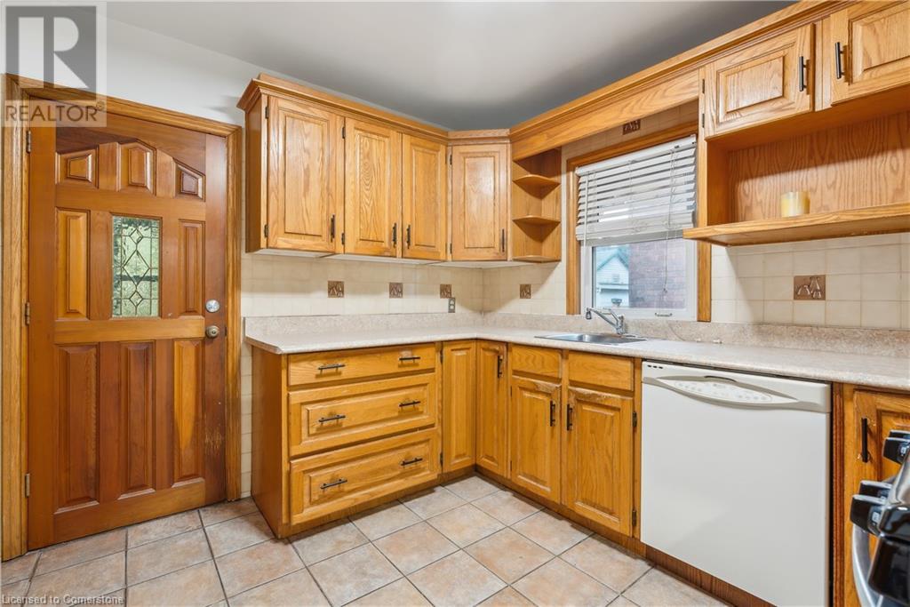 28 Connaught Avenue N, Hamilton, Ontario  L8L 6Y7 - Photo 8 - 40685295