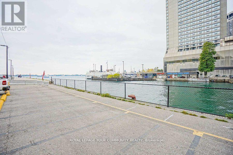 2210 - 15 Queens Quay EToronto (Waterfront Communities), Ontario  M5E 0A4 - Photo 2 - C11897236