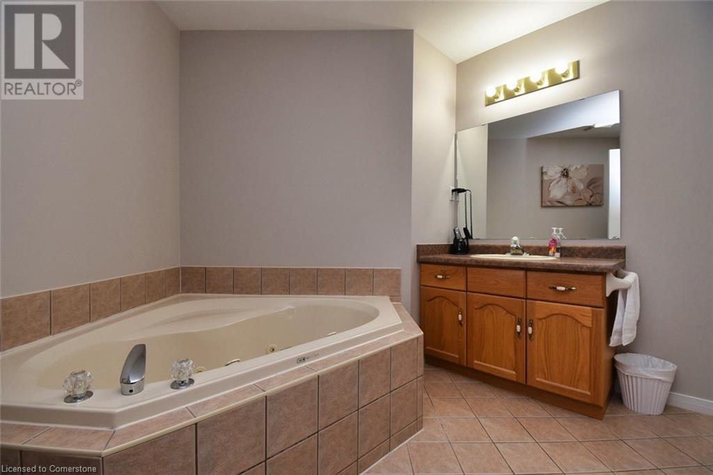 18 Cedar Street Unit# 8, Grimsby, Ontario  L3M 5M8 - Photo 26 - 40685967