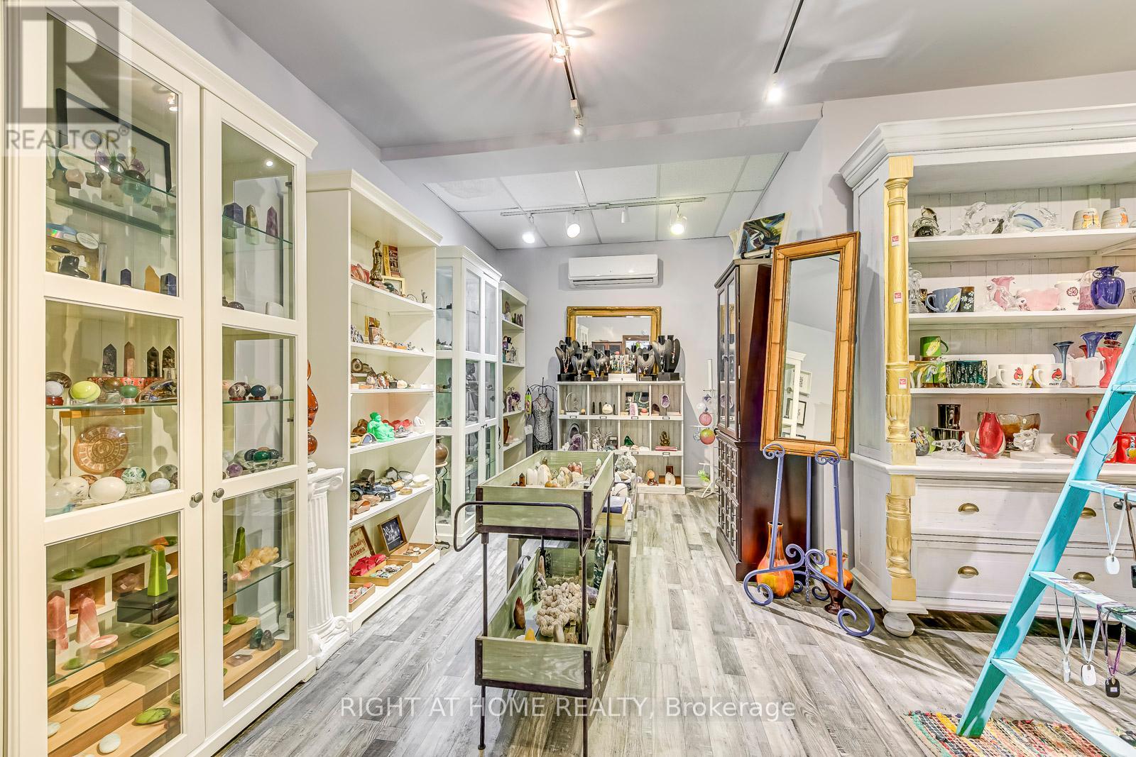 393 John Street, Burlington (Brant), Ontario  L7R 2K3 - Photo 11 - W11897284