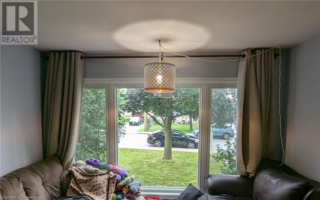 253 West 33rd Street, Hamilton, Ontario  L9C 5J7 - Photo 5 - 40655294