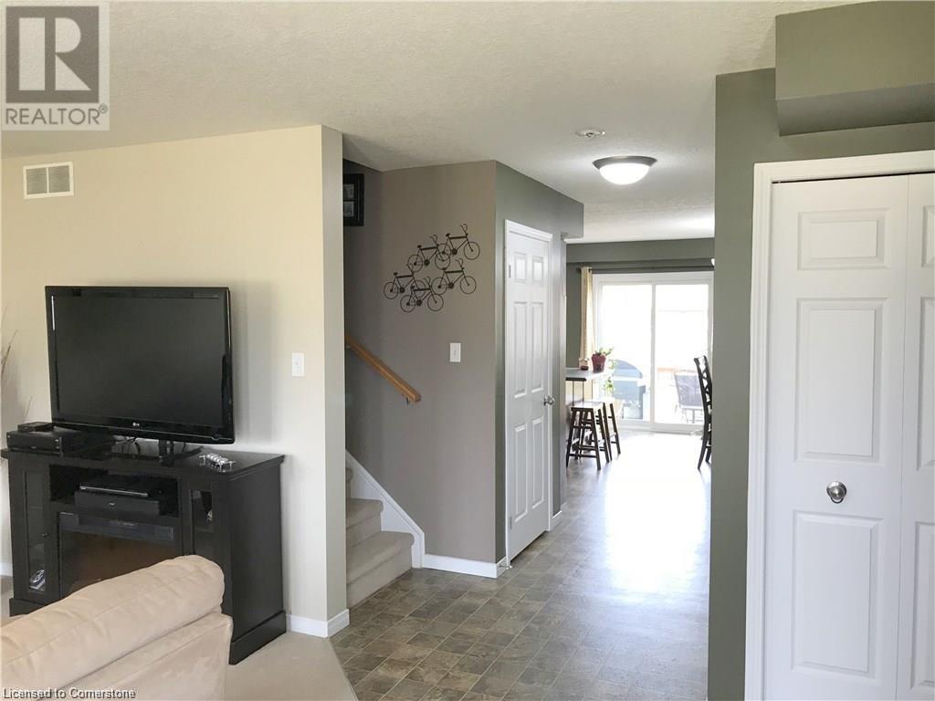 246 Parkvale Drive, Kitchener, Ontario  N2R 1Y8 - Photo 5 - 40685927