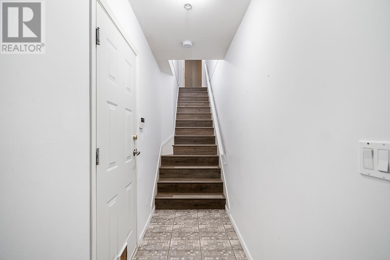 3 1010 Ewen Avenue, New Westminster, British Columbia V3M 5C9 - Photo 2 - R2935245