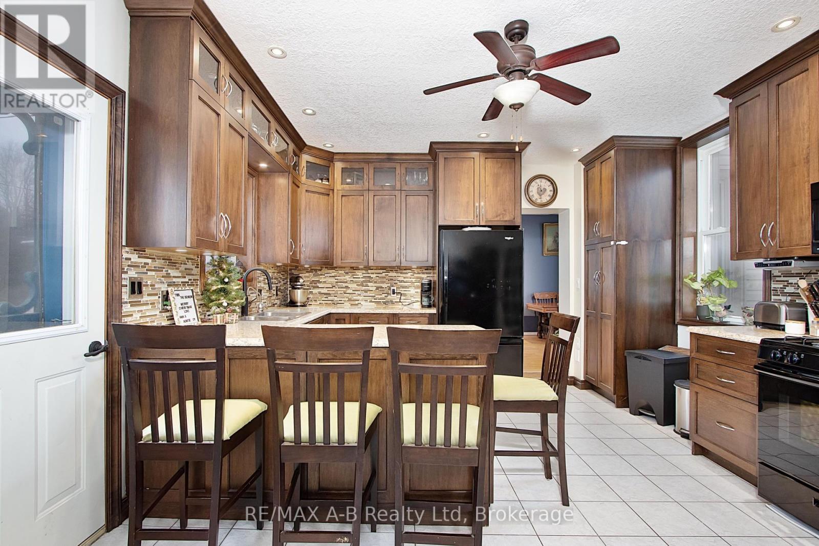 211 Wellington Street, West Perth, Ontario  N0K 1N0 - Photo 6 - X11895906