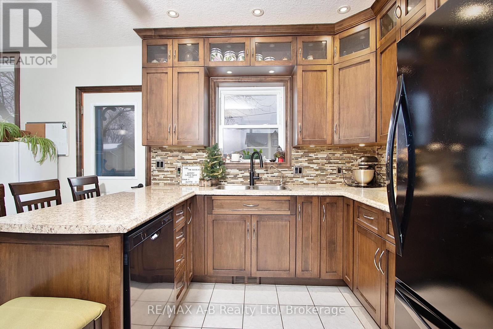 211 Wellington Street, West Perth, Ontario  N0K 1N0 - Photo 7 - X11895906