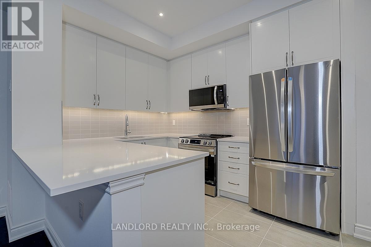 153 - 55 Lunar Crescent, Mississauga, Ontario  L5M 2R2 - Photo 6 - W11897423