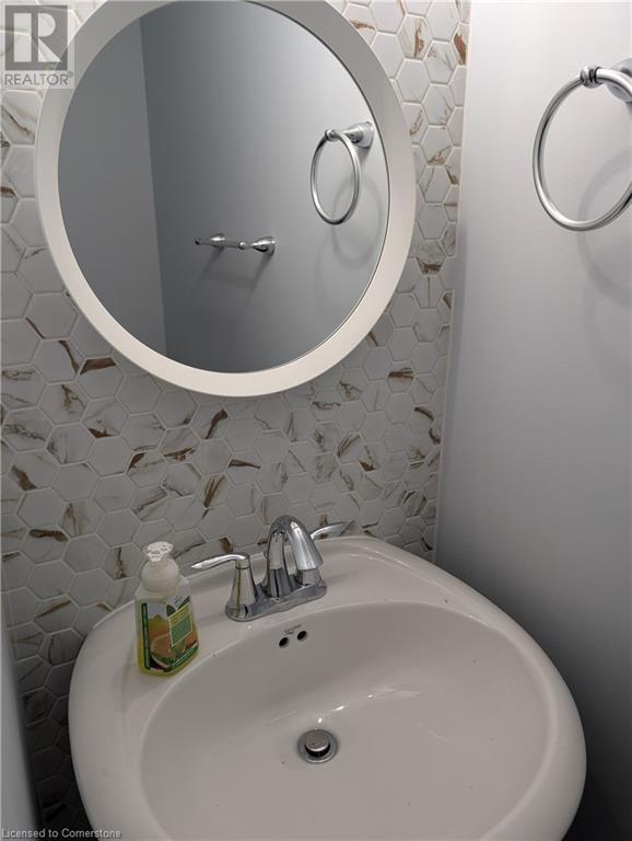 30 Orchid Crescent Unit# A, Kitchener, Ontario  N2E 3N3 - Photo 4 - 40685673