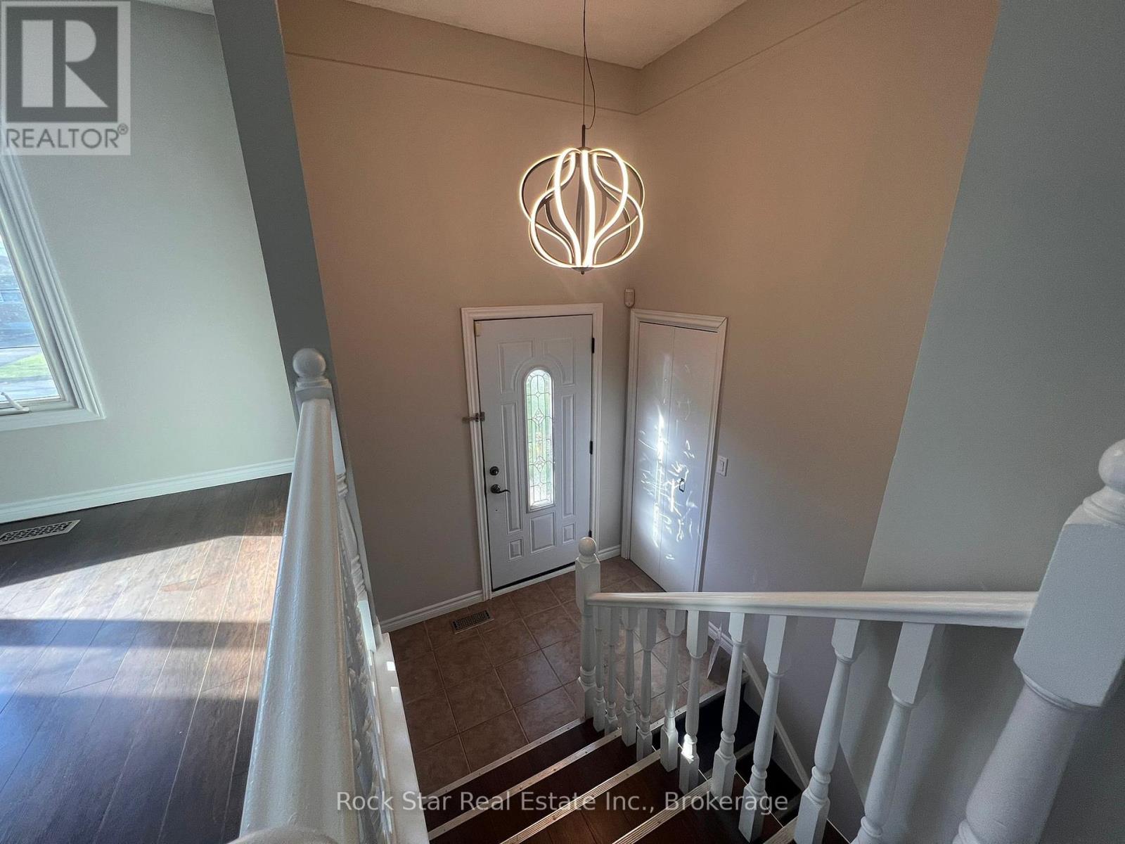 32 Bendingroad Crescent, St. Catharines, Ontario  L2N 5R5 - Photo 2 - X10543302