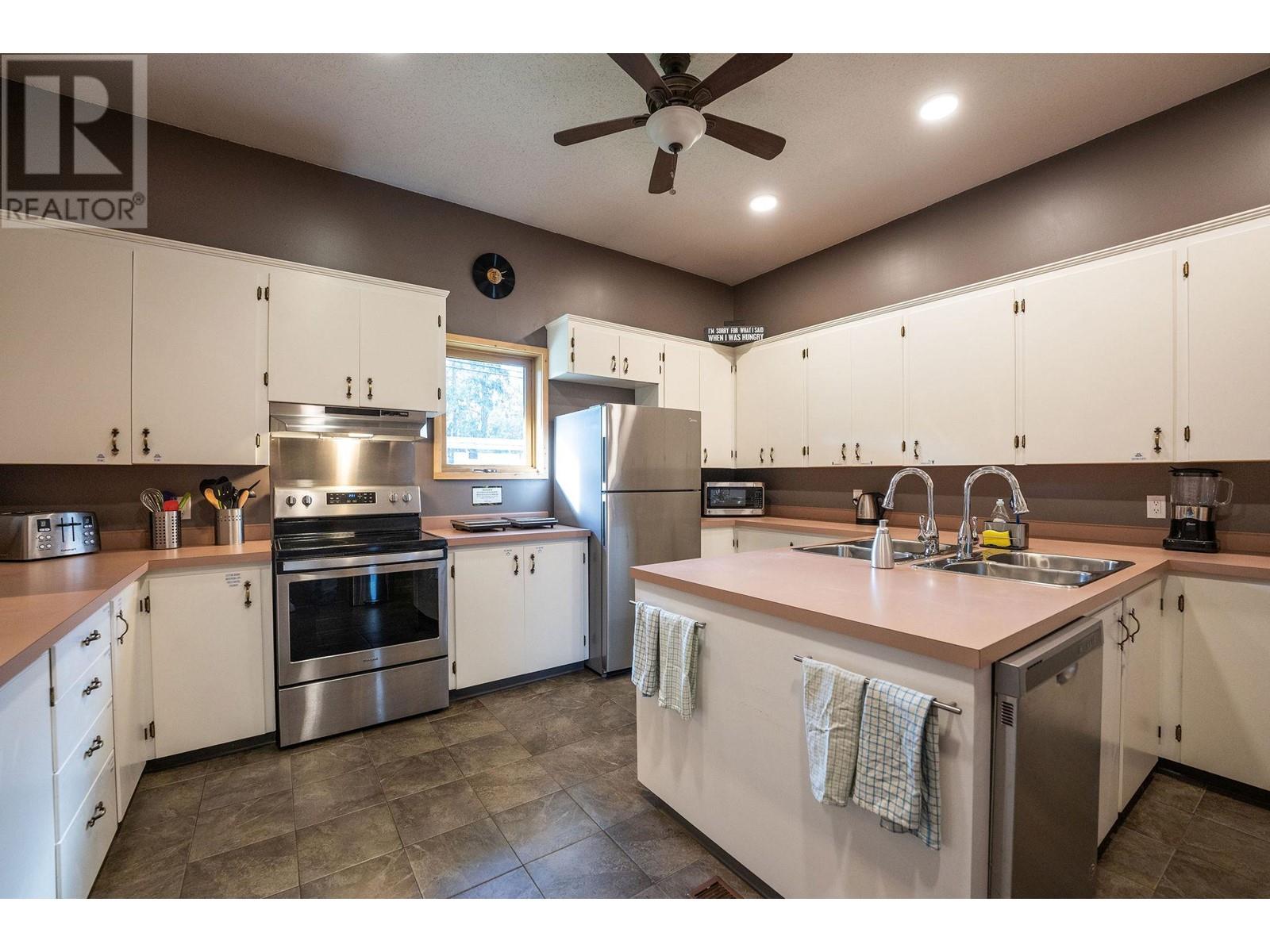 1502 Mountain View Drive, Revelstoke, British Columbia  V0E 2S1 - Photo 45 - 10330166